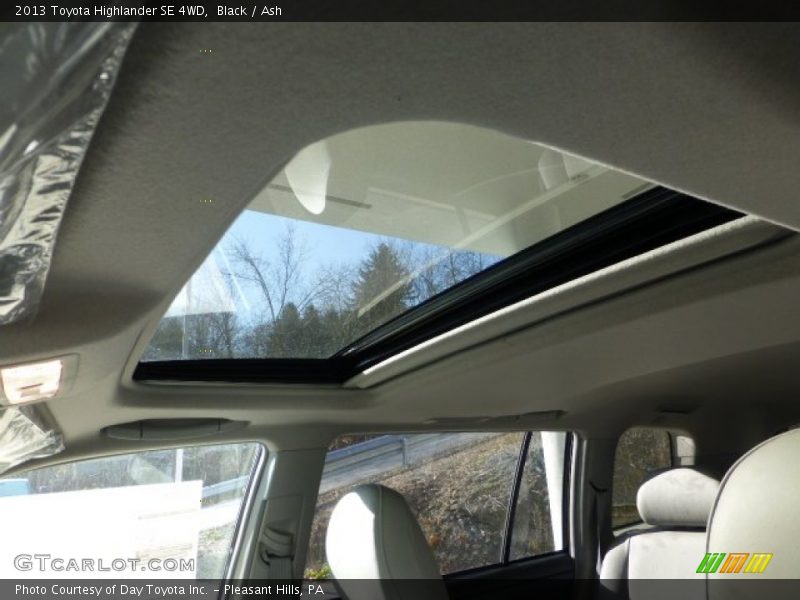 Black / Ash 2013 Toyota Highlander SE 4WD