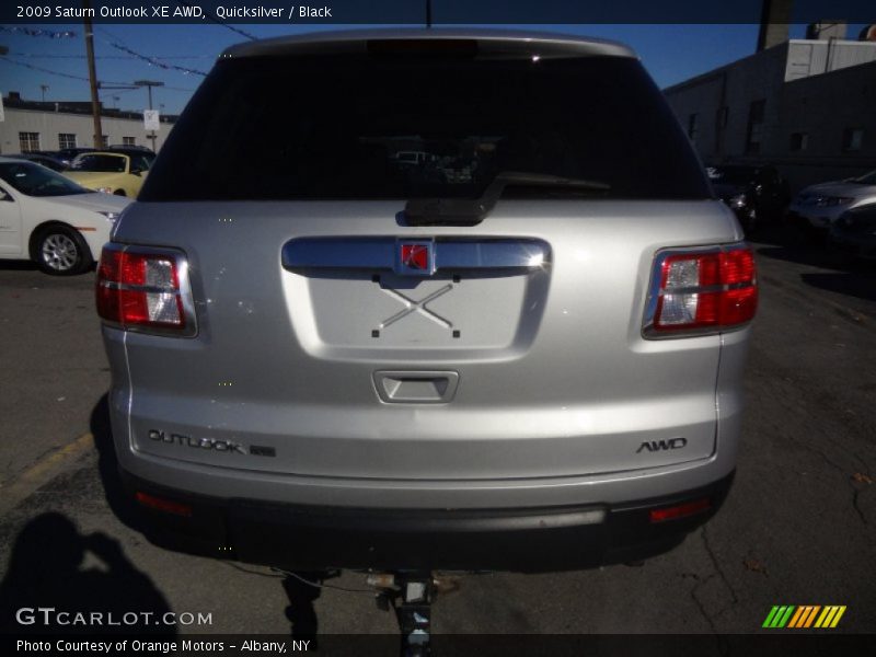 Quicksilver / Black 2009 Saturn Outlook XE AWD