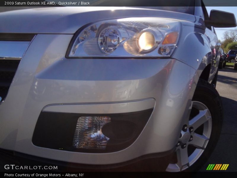 Quicksilver / Black 2009 Saturn Outlook XE AWD