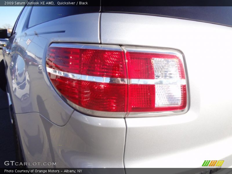 Quicksilver / Black 2009 Saturn Outlook XE AWD
