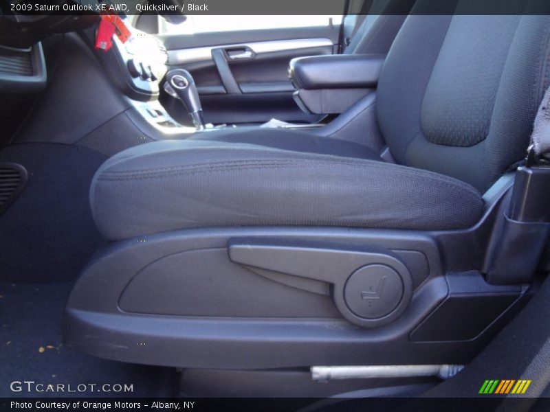 Quicksilver / Black 2009 Saturn Outlook XE AWD