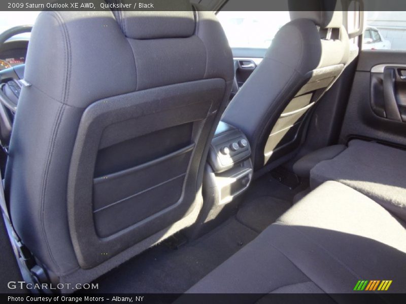 Quicksilver / Black 2009 Saturn Outlook XE AWD