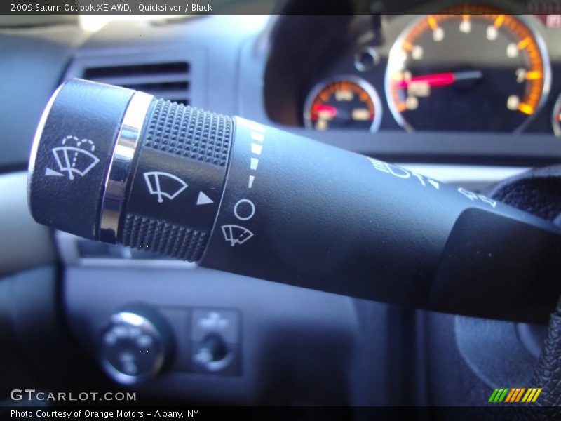 Quicksilver / Black 2009 Saturn Outlook XE AWD