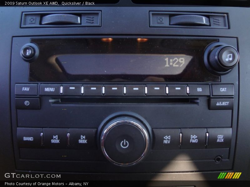 Quicksilver / Black 2009 Saturn Outlook XE AWD