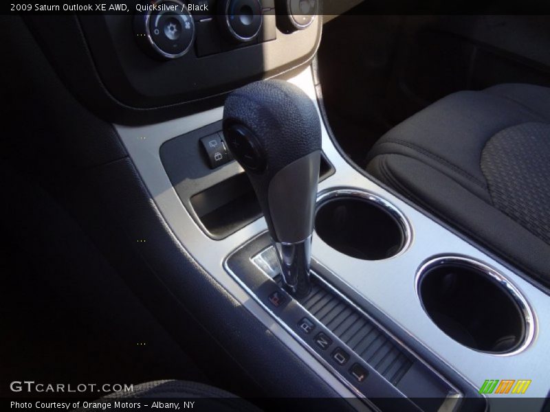 Quicksilver / Black 2009 Saturn Outlook XE AWD