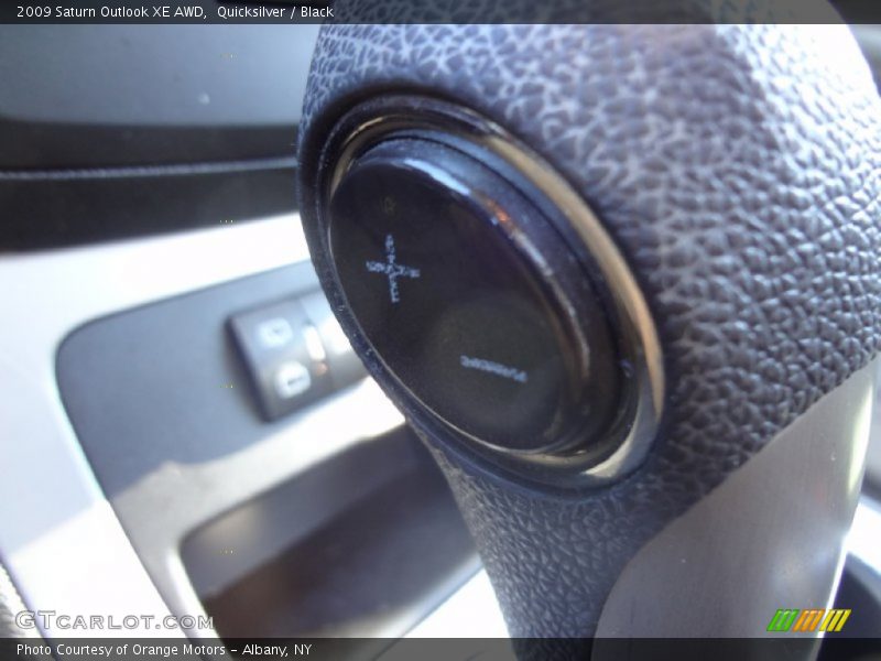 Quicksilver / Black 2009 Saturn Outlook XE AWD