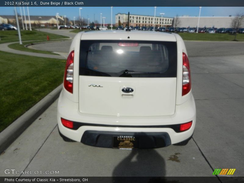 Dune Beige / Black Cloth 2012 Kia Soul 1.6