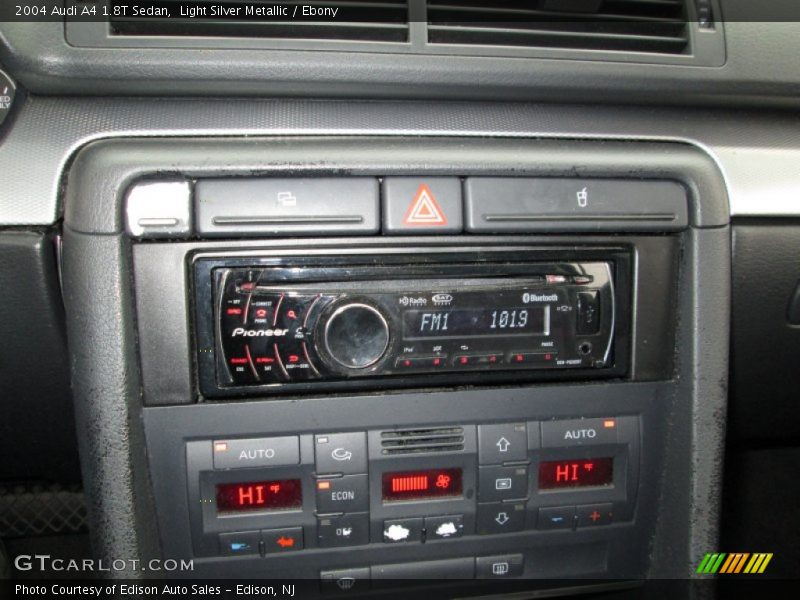 Light Silver Metallic / Ebony 2004 Audi A4 1.8T Sedan