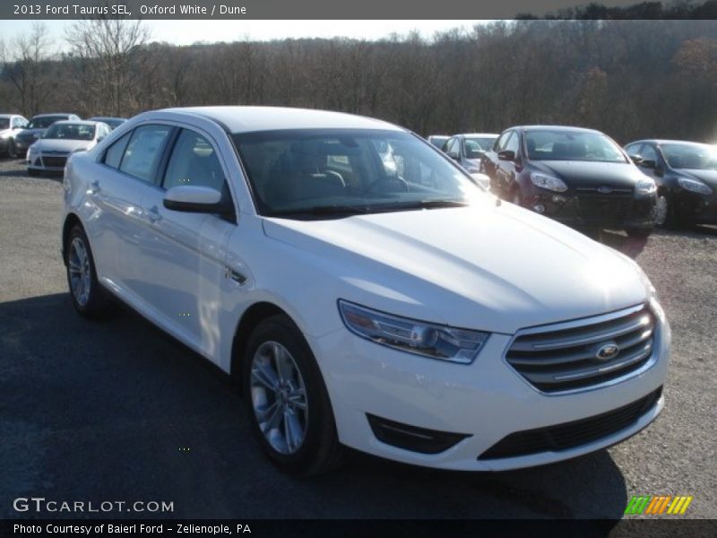 Oxford White / Dune 2013 Ford Taurus SEL