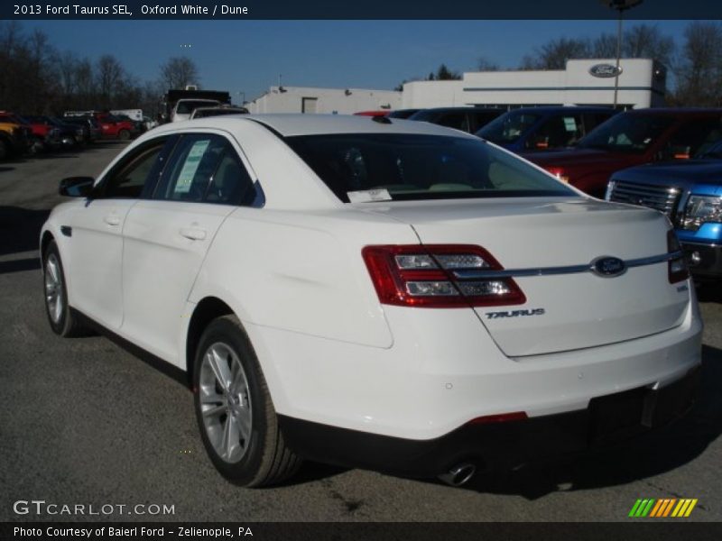 Oxford White / Dune 2013 Ford Taurus SEL