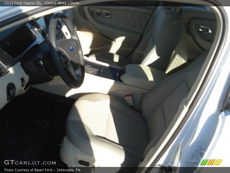 Oxford White / Dune 2013 Ford Taurus SEL