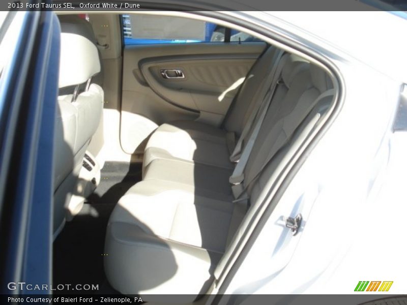 Oxford White / Dune 2013 Ford Taurus SEL