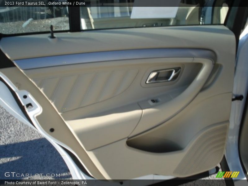 Oxford White / Dune 2013 Ford Taurus SEL