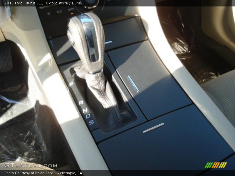 Oxford White / Dune 2013 Ford Taurus SEL