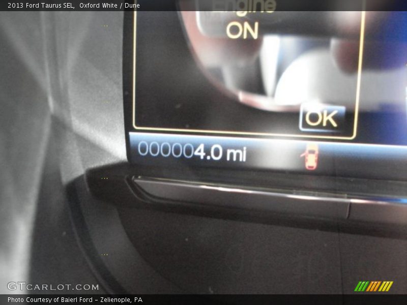 Oxford White / Dune 2013 Ford Taurus SEL