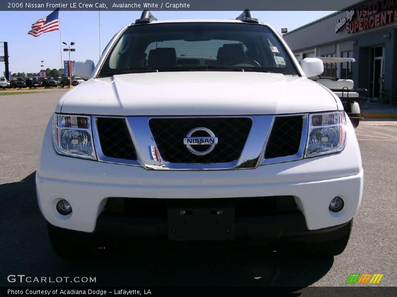 Avalanche White / Graphite 2006 Nissan Frontier LE Crew Cab