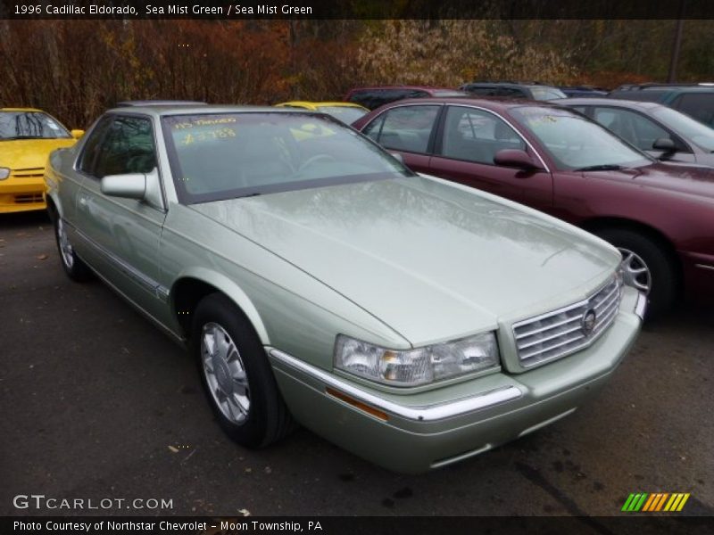 Front 3/4 View of 1996 Eldorado 