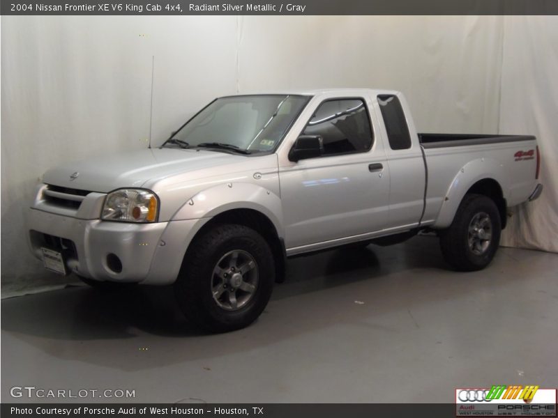 Radiant Silver Metallic / Gray 2004 Nissan Frontier XE V6 King Cab 4x4