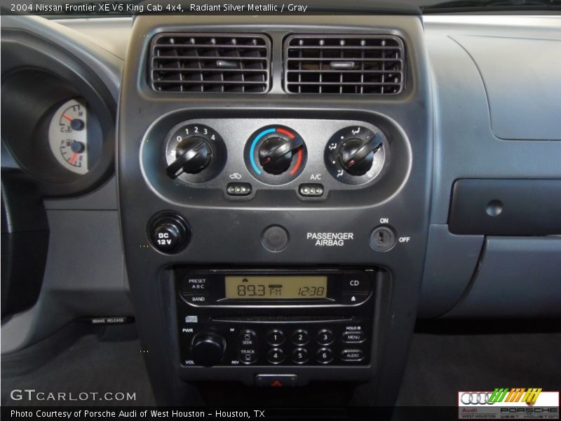 Radiant Silver Metallic / Gray 2004 Nissan Frontier XE V6 King Cab 4x4