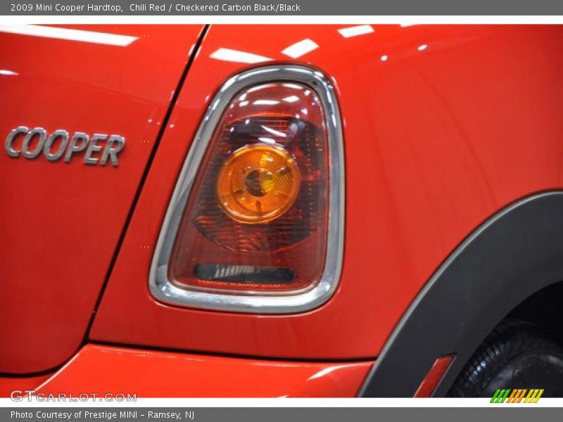 Chili Red / Checkered Carbon Black/Black 2009 Mini Cooper Hardtop