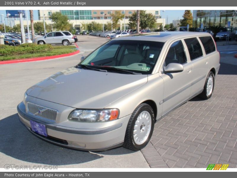 Front 3/4 View of 2001 V70 2.4