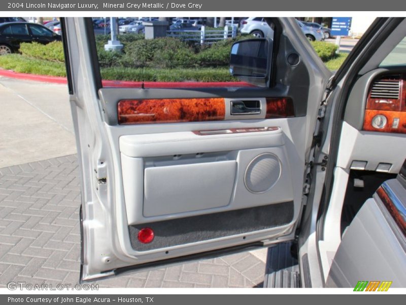 Mineral Grey Metallic / Dove Grey 2004 Lincoln Navigator Luxury