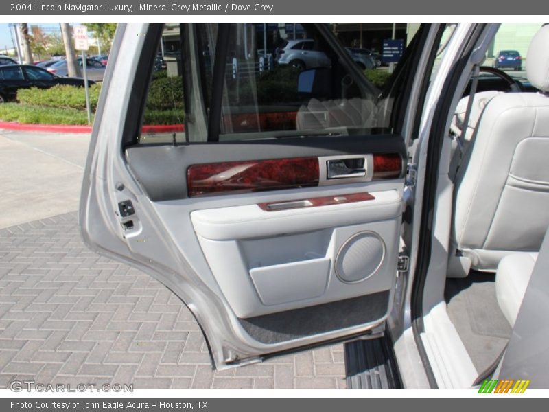 Mineral Grey Metallic / Dove Grey 2004 Lincoln Navigator Luxury