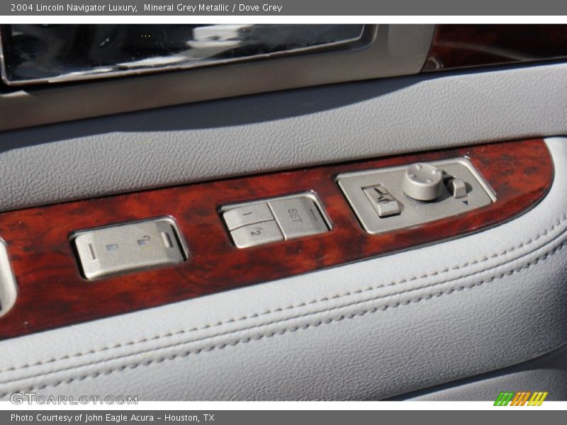 Mineral Grey Metallic / Dove Grey 2004 Lincoln Navigator Luxury