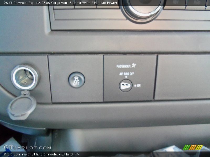 Summit White / Medium Pewter 2013 Chevrolet Express 2500 Cargo Van