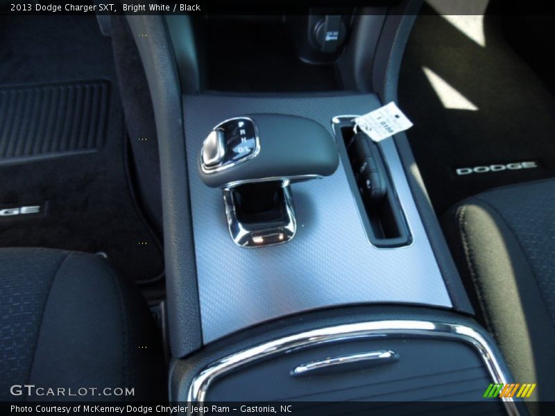 Bright White / Black 2013 Dodge Charger SXT