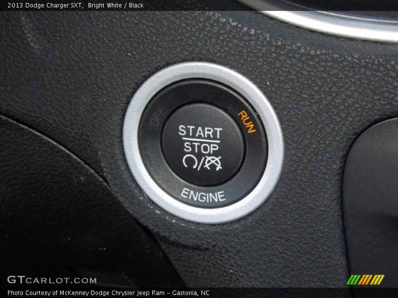 Bright White / Black 2013 Dodge Charger SXT