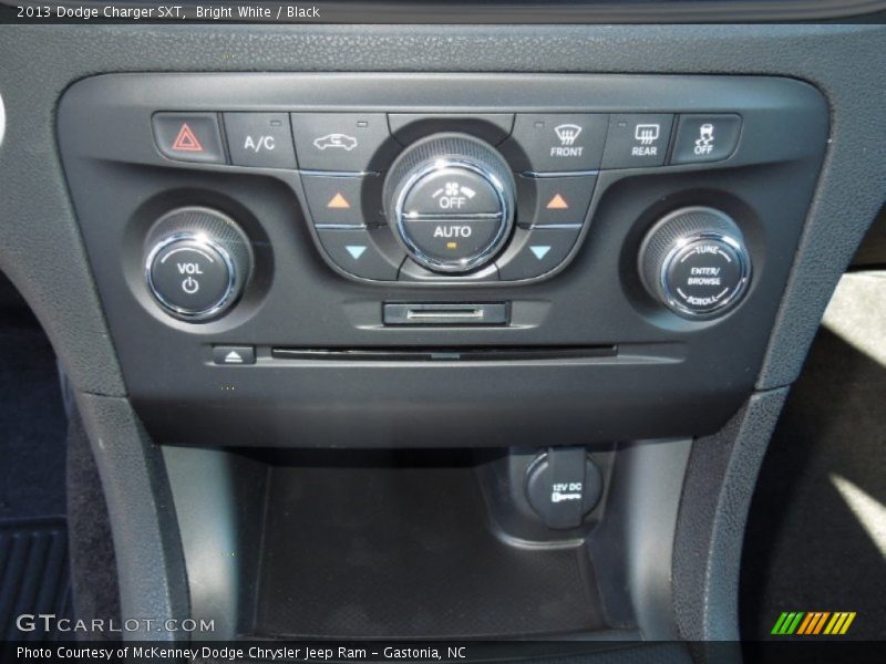 Bright White / Black 2013 Dodge Charger SXT