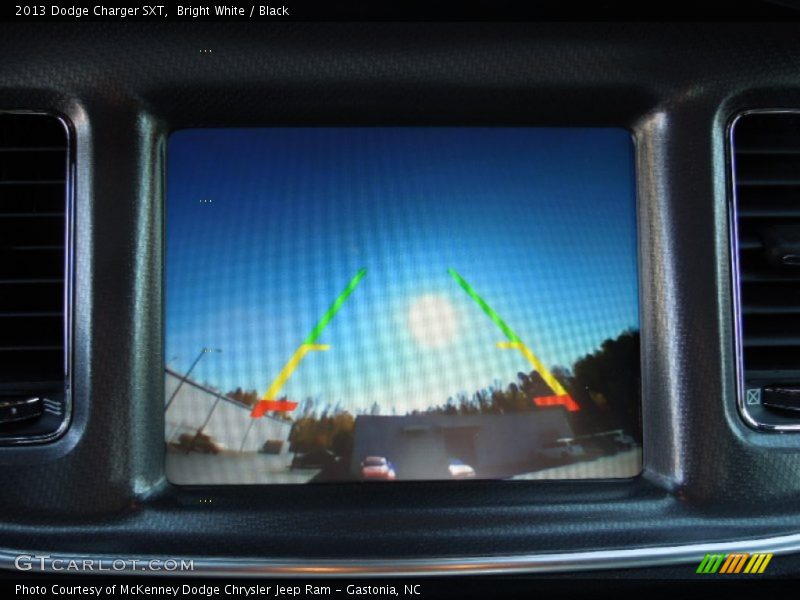 Bright White / Black 2013 Dodge Charger SXT