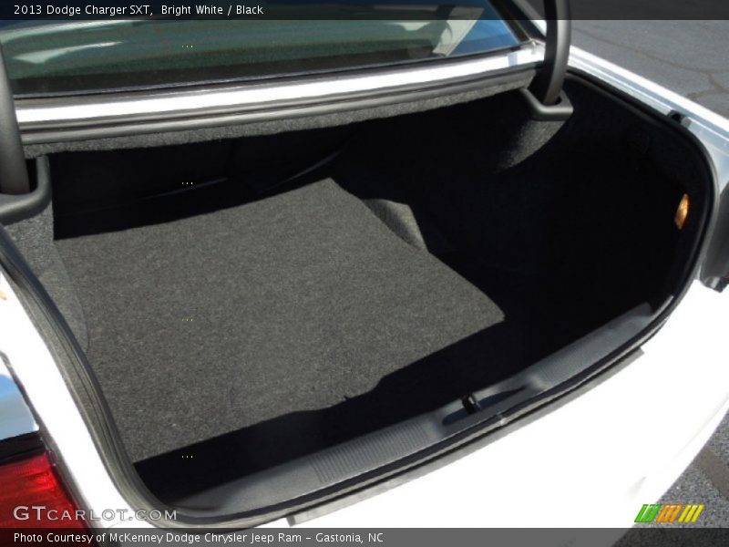 Bright White / Black 2013 Dodge Charger SXT
