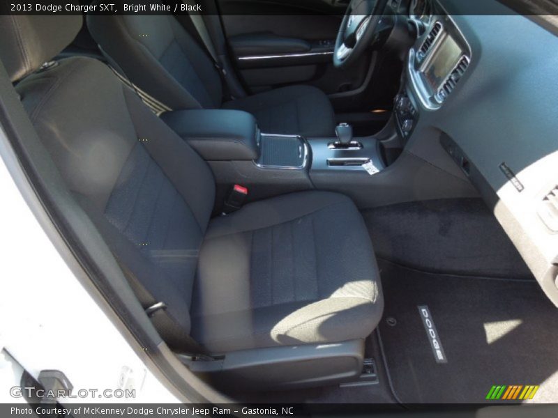 Bright White / Black 2013 Dodge Charger SXT