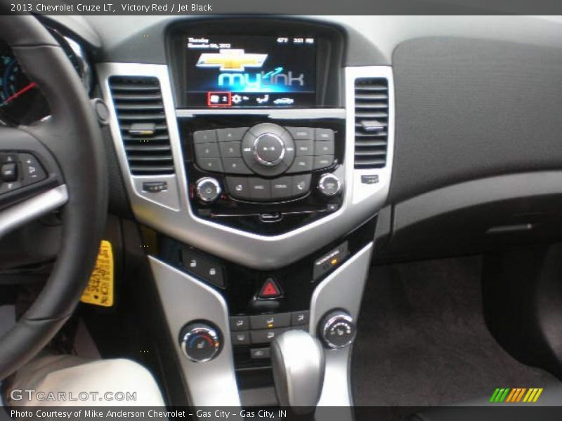 Victory Red / Jet Black 2013 Chevrolet Cruze LT