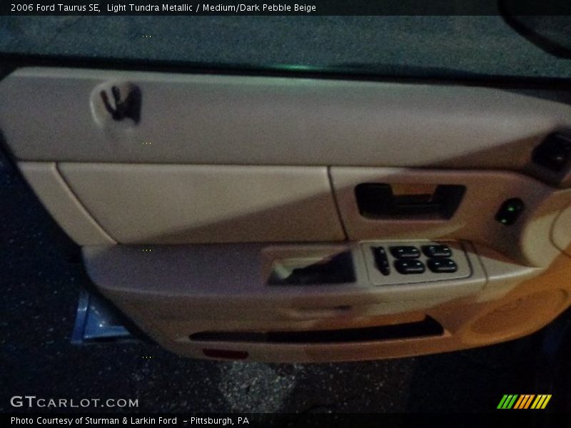 Light Tundra Metallic / Medium/Dark Pebble Beige 2006 Ford Taurus SE