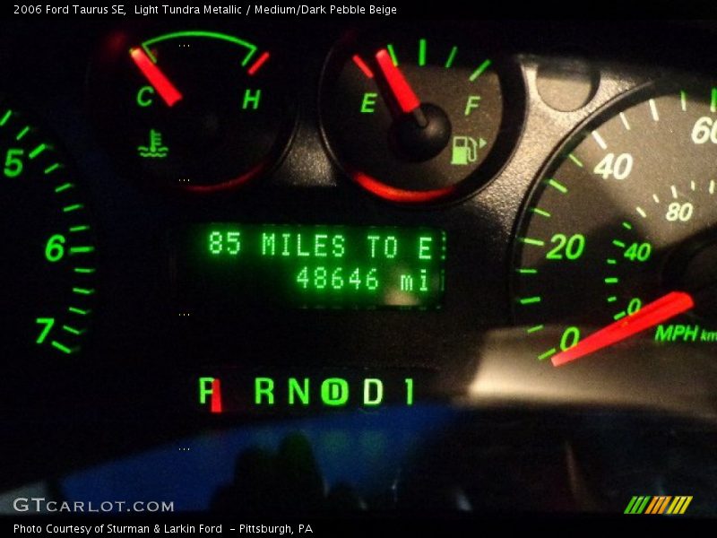 Light Tundra Metallic / Medium/Dark Pebble Beige 2006 Ford Taurus SE