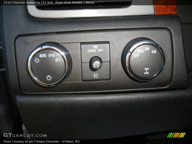 Sheer Silver Metallic / Ebony 2010 Chevrolet Avalanche LTZ 4x4