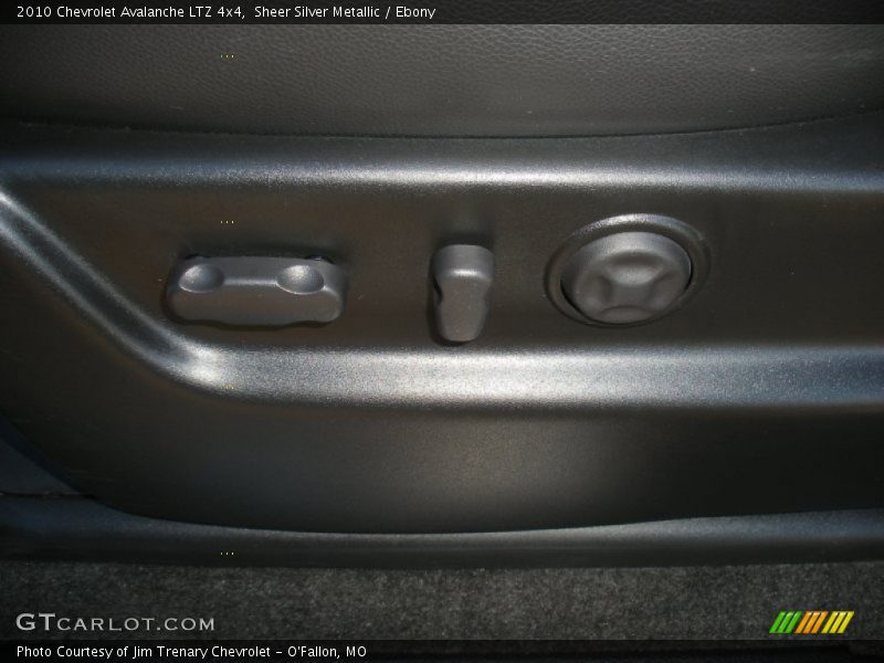 Sheer Silver Metallic / Ebony 2010 Chevrolet Avalanche LTZ 4x4