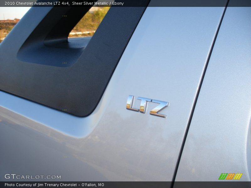 Sheer Silver Metallic / Ebony 2010 Chevrolet Avalanche LTZ 4x4