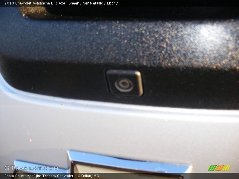 Sheer Silver Metallic / Ebony 2010 Chevrolet Avalanche LTZ 4x4