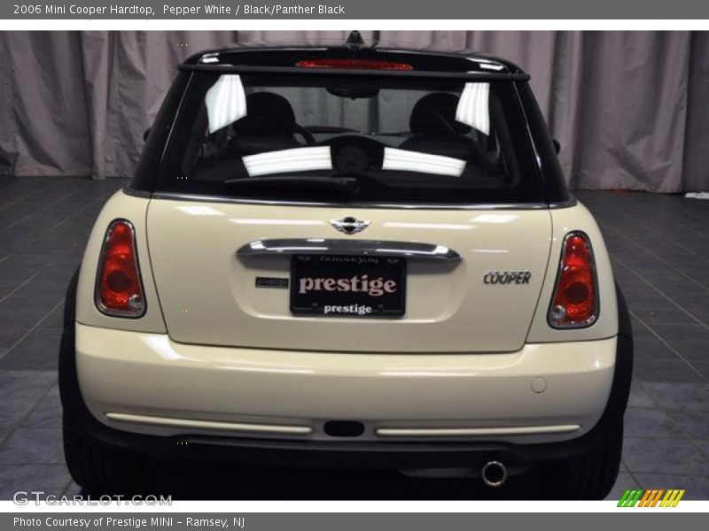 Pepper White / Black/Panther Black 2006 Mini Cooper Hardtop