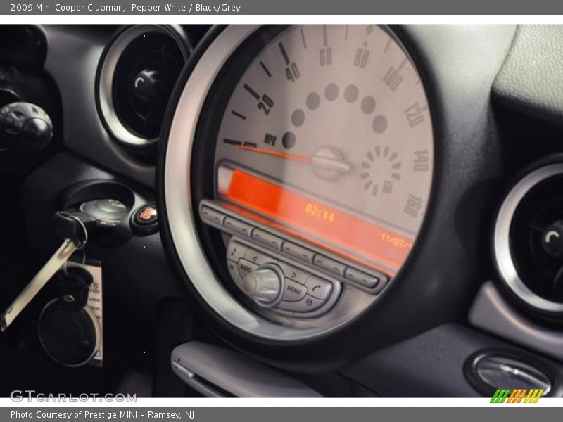 Pepper White / Black/Grey 2009 Mini Cooper Clubman