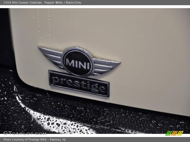 Pepper White / Black/Grey 2009 Mini Cooper Clubman
