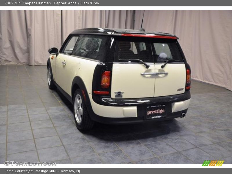 Pepper White / Black/Grey 2009 Mini Cooper Clubman