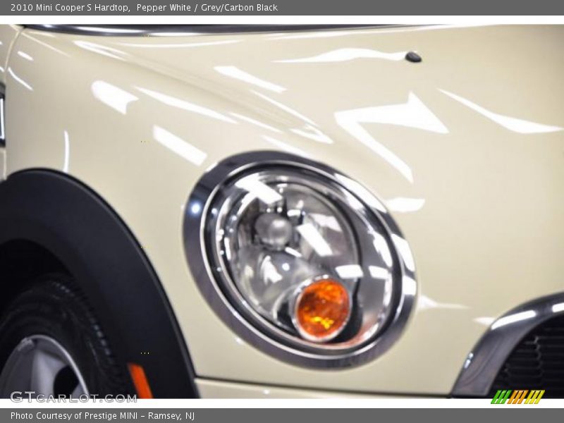 Pepper White / Grey/Carbon Black 2010 Mini Cooper S Hardtop