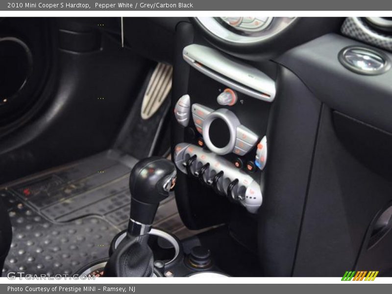 Pepper White / Grey/Carbon Black 2010 Mini Cooper S Hardtop