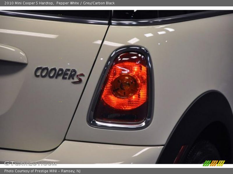 Pepper White / Grey/Carbon Black 2010 Mini Cooper S Hardtop