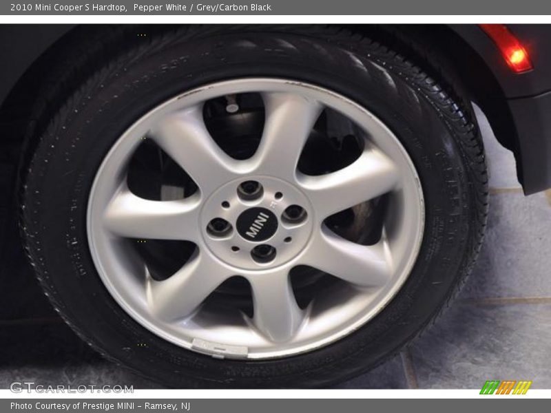 Pepper White / Grey/Carbon Black 2010 Mini Cooper S Hardtop